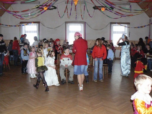 dětský maškarní karneval 2009 02 14 083[2].jpg